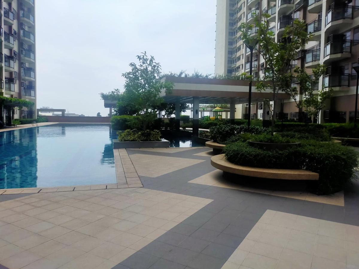 The Radiance Manila Bay Aparthotel Pasay Exteriör bild
